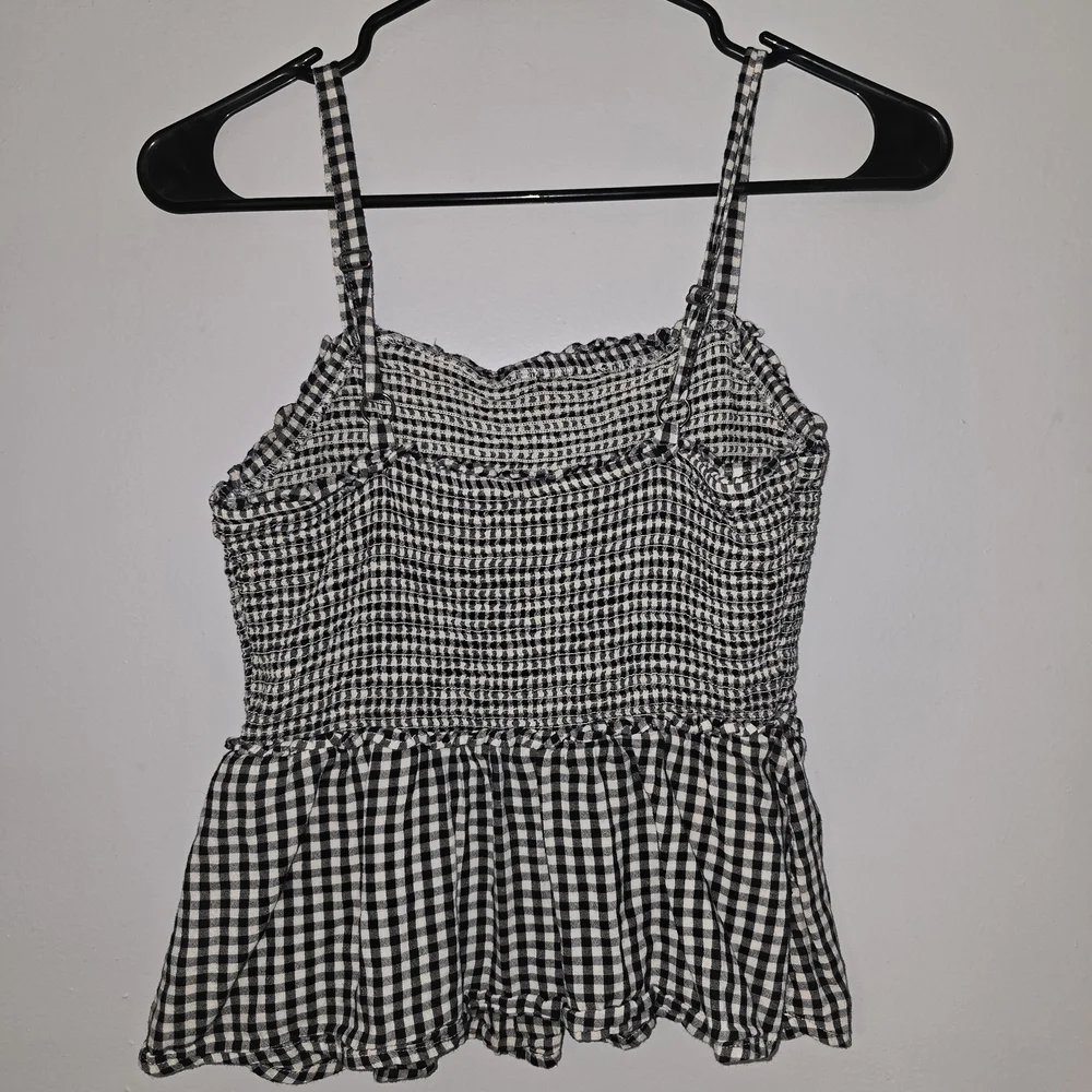 🌟 Old Navy Sleeveless Smocked-Bodice Gingham Top - Picture 4 of 6